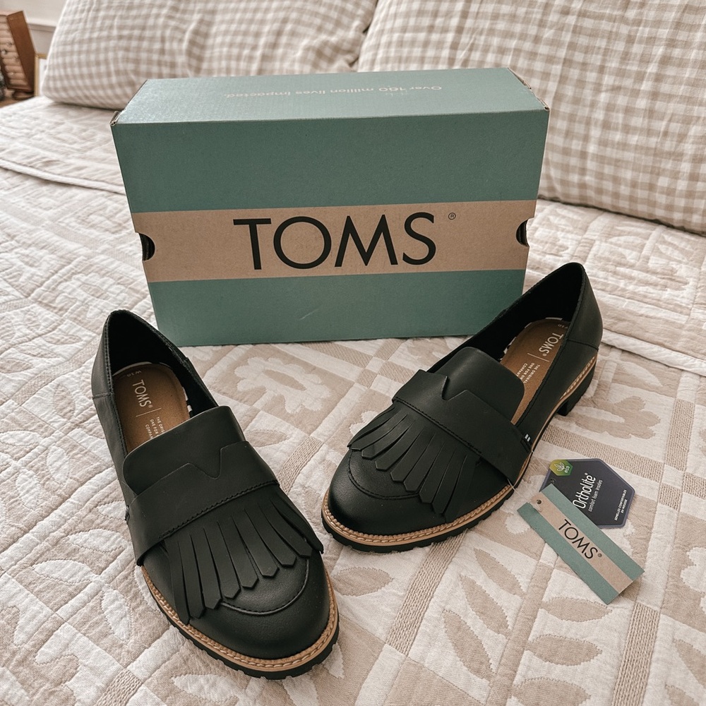 NWT TOMS Mallory Leather Loafers…RARE!